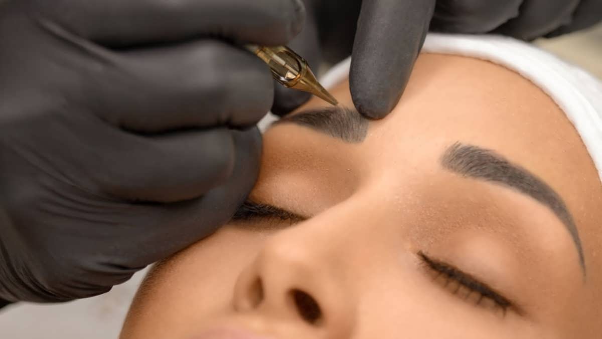 microblading-vs-eyebrow-tattoo
