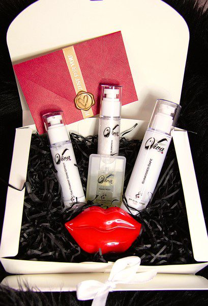 Hollywood Peel (Carbon Laser)